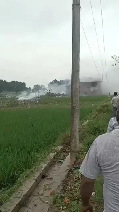 मनोरी में पटाखा गोदाम में विस्फोट, कई लोगों की मौत की सूचना