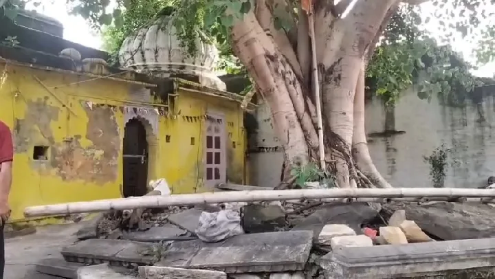 गोहद में चमत्कार! सूखा कुआं अचानक भरा, उमड़ी भीड़