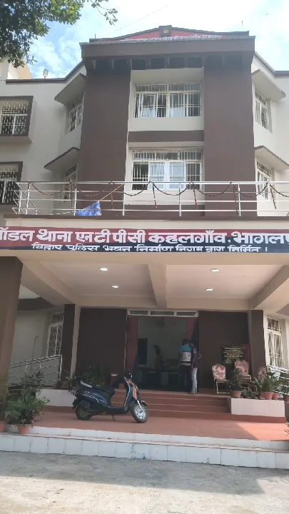 एनटीपीसी गेट के पास i20 कार से 297 लीटर विदेशी शराब बरामद, चालक फरार