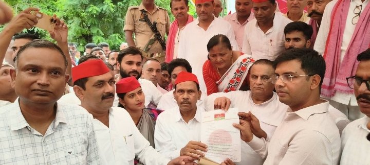 अम्बेडकरनगर में सपा विधायक के नेतृत्व में जोरदार प्रदर्शन