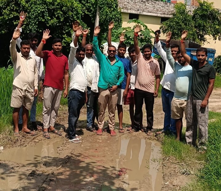 जलजमाव से भड़के ग्रामीण, चक्का जाम की चेतावनी