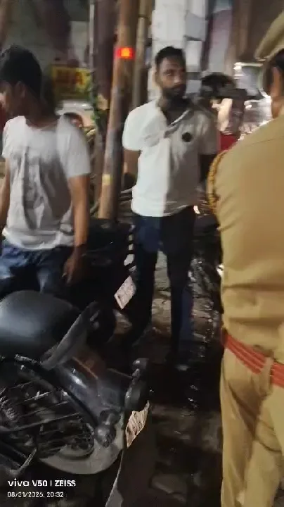 बीजेपी पदाधिकारी ने खड़ी गाड़ी का चालान करने पर पुलिस से सवाल किया