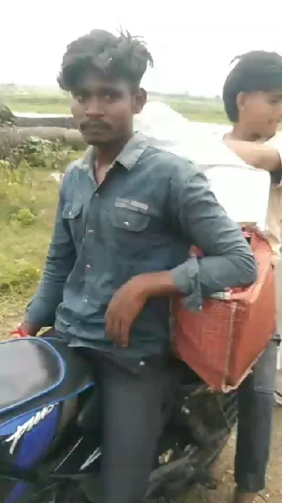 शराब से लदी बाइक जब्त, उत्पाद विभाग ने की कार्रवाई
