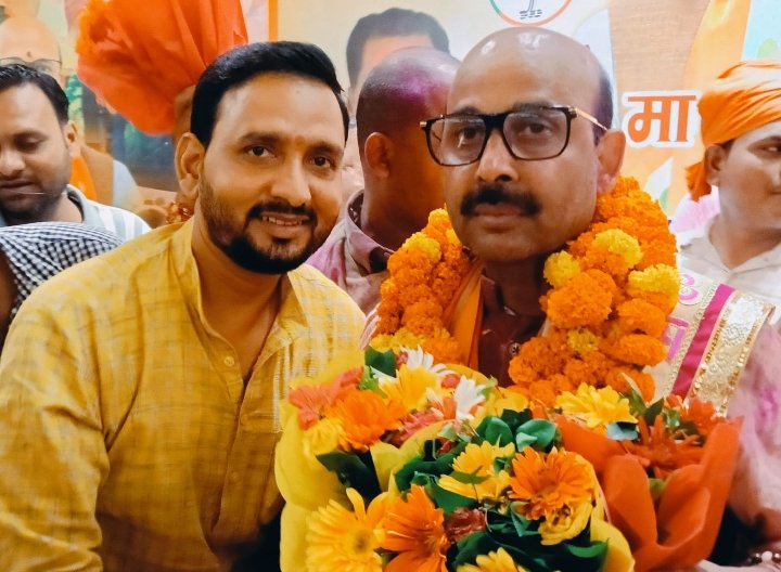 भाजपा नेता राजीव गुप्ता ने हरीश द्विवेदी का किया स्वागत