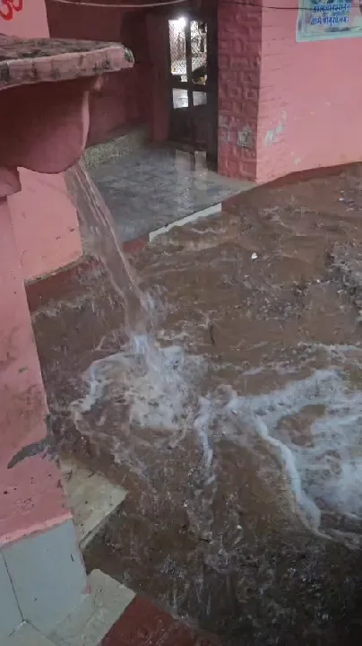बारिश के बाद धारकुंडी आश्रम का नाला उफान पर