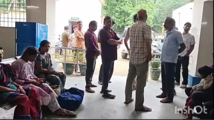 रायगढ़ में बस-ट्रक टक्कर, 14 यात्री घायल