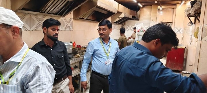 सैनिक ढाबा में गंदगी, खाद्य विभाग ने जारी किया सुधार नोटिस