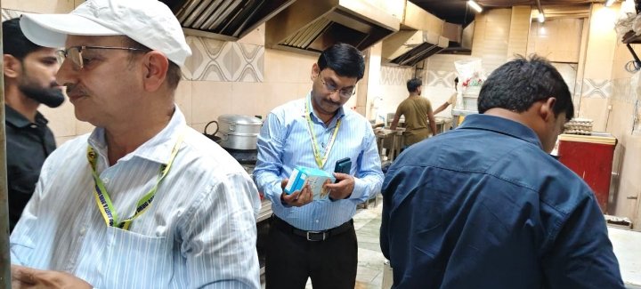 सैनिक ढाबा में गंदगी, खाद्य विभाग ने जारी किया सुधार नोटिस