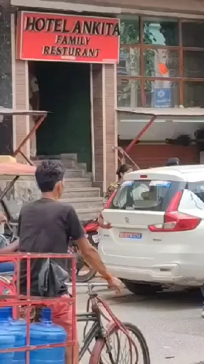 होटल में देह व्यापार का धंधा, 4 जोड़े पकड़े गए