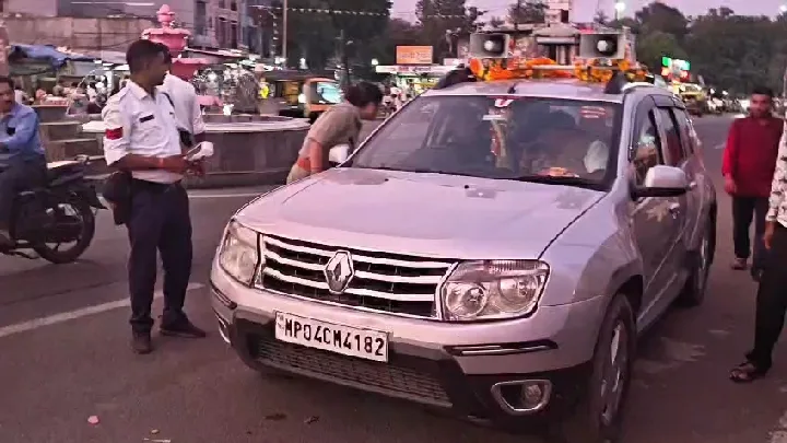राजगढ़ में नेताजी की कार का चालान काटा गया