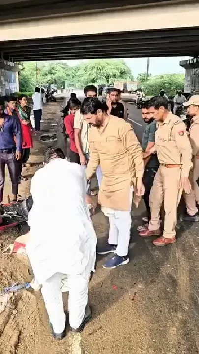 विधायक राजेश चौधरी ने घायल बुजुर्ग की मदद की, अस्पताल में भर्ती कराया
