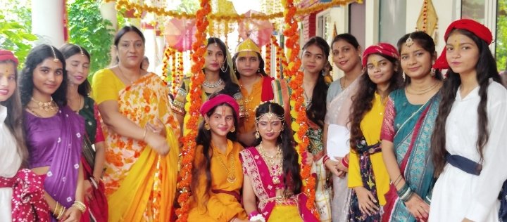 खलीलाबाद पब्लिक स्कूल में जन्माष्टमी समारोह, राधा-कृष्ण के रूप में बच्चों ने मोहा मन
