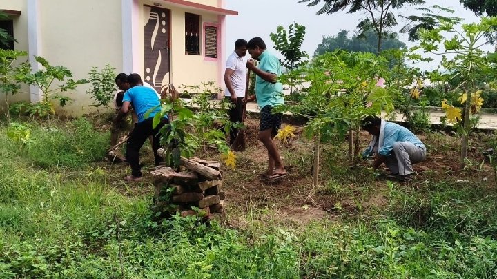 श्रीकृष्ण जन्माष्टमी से पहले संतकबीरनगर पुलिस का स्वच्छता अभियान
