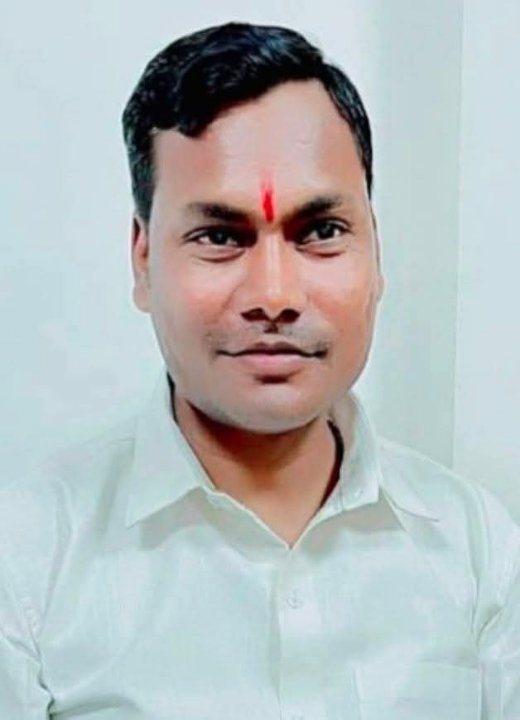 इटौवा लाइब्रेरी में युवाओं की भीड़, भविष्य संवारने में जुटे