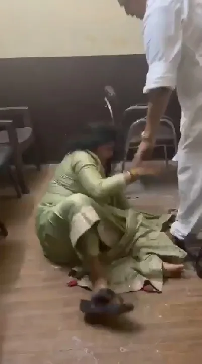 पूर्व विधायक पर पत्नी से मारपीट का आरोप, वीडियो वायरल