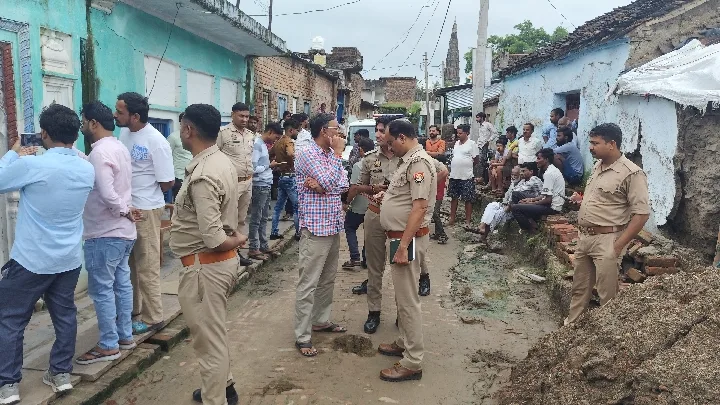 मध्यरात्रि में बंधक बनाकर बदमाशों ने लूटे जेवरात