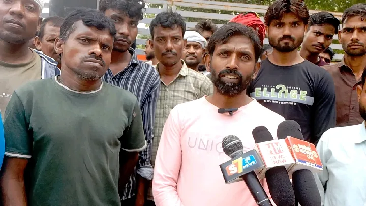 एफसीआई श्रमिकों ने वेतन वृद्धि समेत मांगों को लेकर किया प्रदर्शन