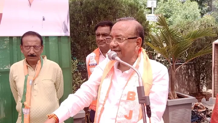 पार्षद उम्मीदवार सुशीला गुप्ता के कार्यालय का भव्य उद्घाटन, केके गुप्ता ने किया संबोधित