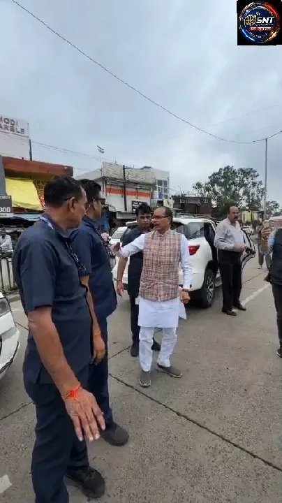 पूर्व सीएम शिवराज सिंह चौहान ने रुकवाया काफिला, घायल को पहुंचाया अस्पताल