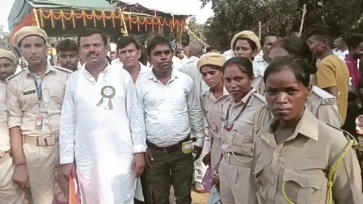 ग्राम रक्षादल ने तेजस्वी यादव को सौंपा 11 सूत्री मांगों का ज्ञापन