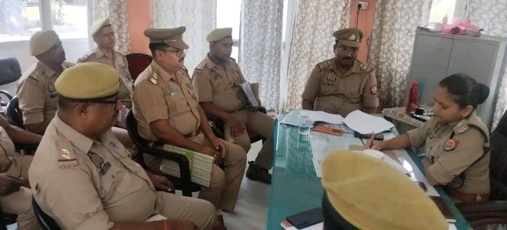 हरैया सीओ ने की लंबित विवेचनाओं की समीक्षा