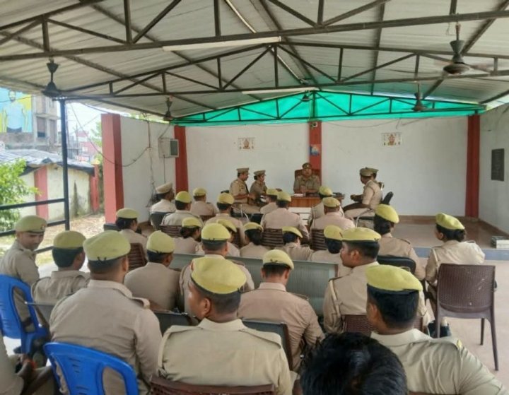 महराजगंज में संवाद दिवस, पुलिसकर्मियों से सीधा संवाद