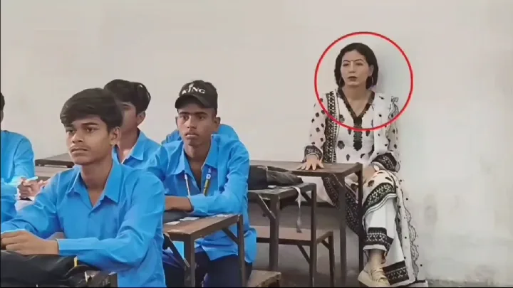 सरकारी स्कूल में DM की अचानक उपस्थिति, मच गया हड़कंप