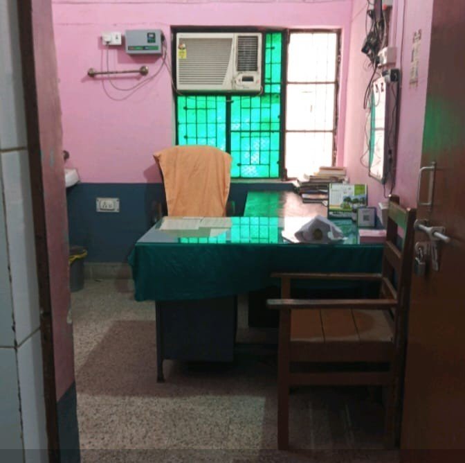 सीएचसी कप्तानगंज पर 9.50 बजे तक नहीं पहुंचे सीएचसी प्रभारी डॉ. अनूप कुमार