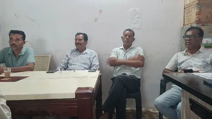 धान की फसल पर सफेद माहू का हमला, किसान परेशान