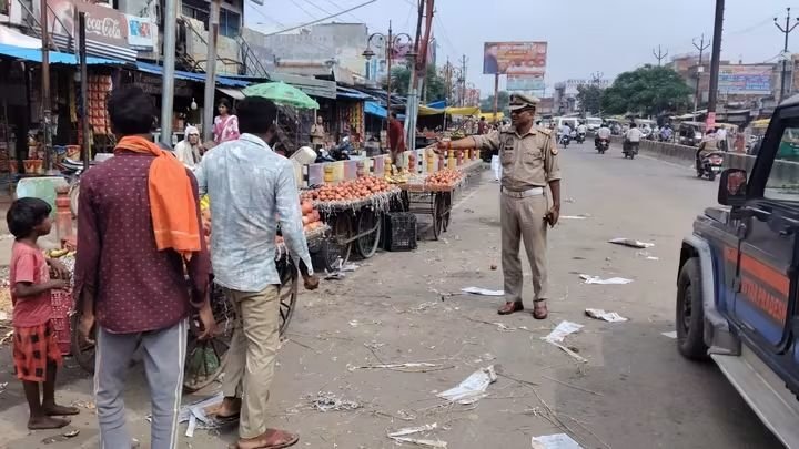 एसपी के आदेश पर अतिक्रमण हटाओ अभियान, सड़कें हुईं जाम मुक्त
