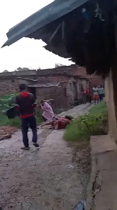 औरंगाबाद: वायरल वीडियो में लड़की की पिटाई, हड़कंप मचा