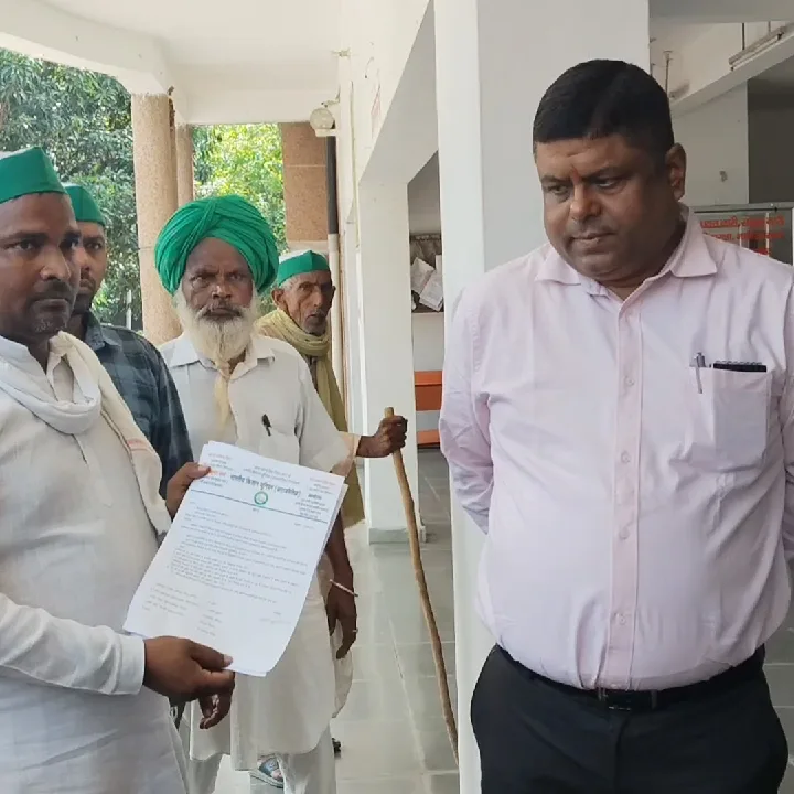 किसानों की हुंकार: बाढ़ से बर्बाद फसलों के लिए मुआवजा और भ्रष्ट लेखपाल हटाने की मांग