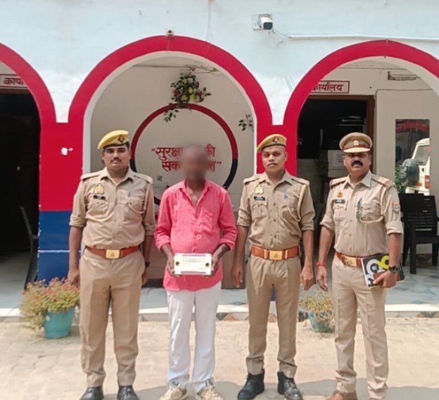 महुली पुलिस ने अवैध तमंचा के साथ एक अभियुक्त को गिरफ्तार किया