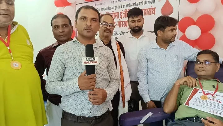 गोरखपुर में भारी संख्या में कर्मचारियों ने किया रक्तदान