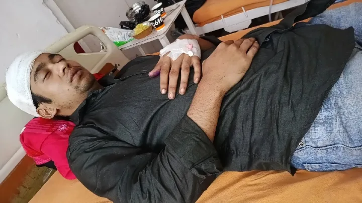 मुरादाबाद में दबंगों ने युवक को पीटा, पुलिस पर सांठगांठ का आरोप