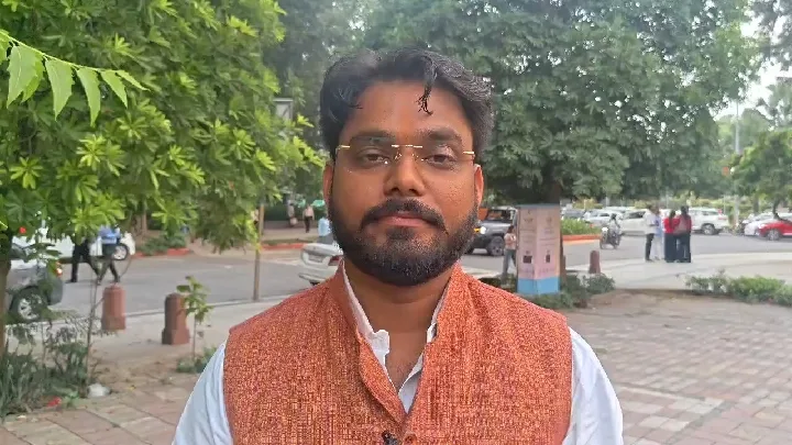 नेहा बोहरा के खिलाफ FIR की मांग, कथित आपत्तिजनक बयान का आरोप