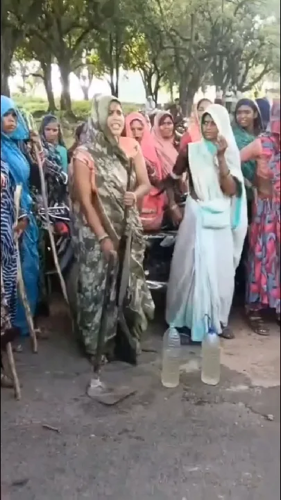 शिवपुरी में महिलाओं ने अवैध शराब के खिलाफ उठाई आवाज