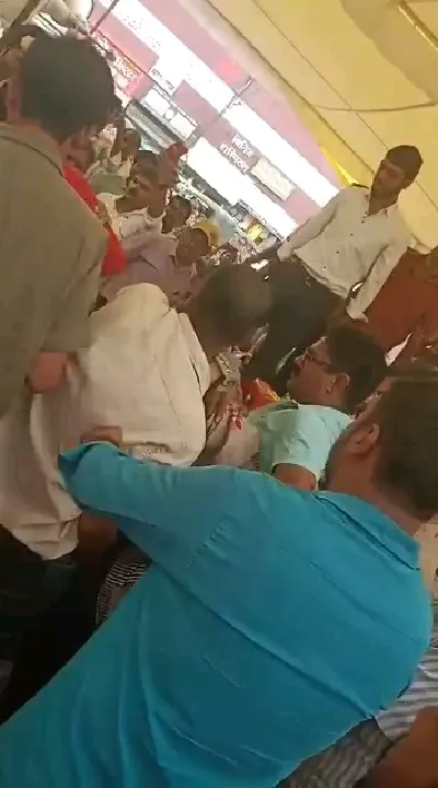 पुलिस ने जबरन धरना स्थल से कल्पना मिश्रा के पिता को हटाया