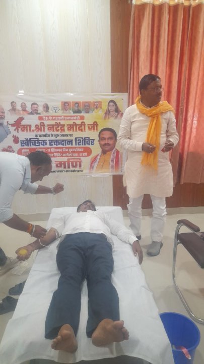 प्रधानमंत्री के जन्मदिन पर दर्जनों युवाओं ने किया रक्तदान