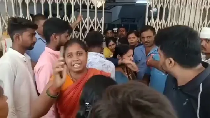 मरीज के परिजन को खाना ले जाने से रोका, वीडियो वायरल