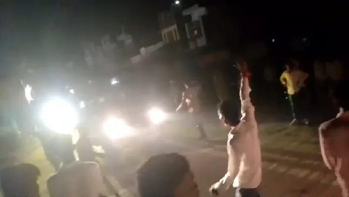 गणेश विसर्जन के दौरान बवाल, सांसद की गाड़ी पर हमला