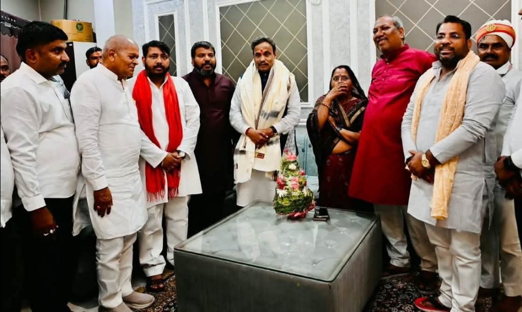 बीजेपी नेता ने कोरियार्ड मैरियट में की बैठक, निषाद पार्टी अध्यक्ष से मिले