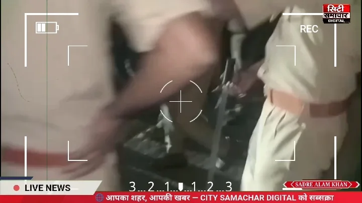गणेश विसर्जन के दौरान बवाल, सांसद की गाड़ी पर पथराव