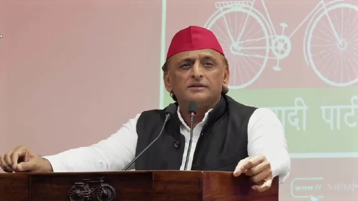 सपा अध्यक्ष अखिलेश यादव ने साधा सरकार पर निशाना, कहा गुंडाराज कायम