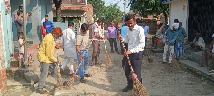 झाड़ू उठाई तो साथ मिला, चमका अंबेडकर स्थल