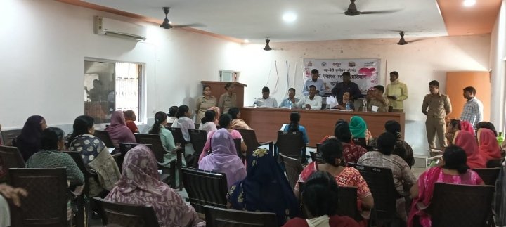गांव की बहू-बेटियां सीखेंगी आत्मरक्षा, पुलिस ने दिए गुर