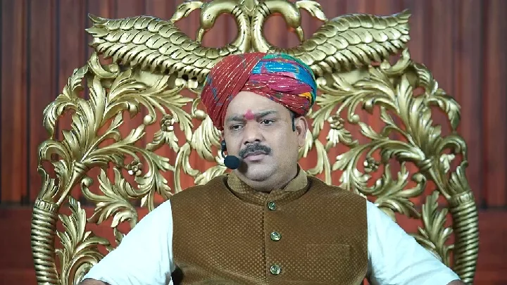 सनातन धर्म पर अमर्यादित टिप्पणी बर्दाश्त नहीं: पण्डोखर सरकार