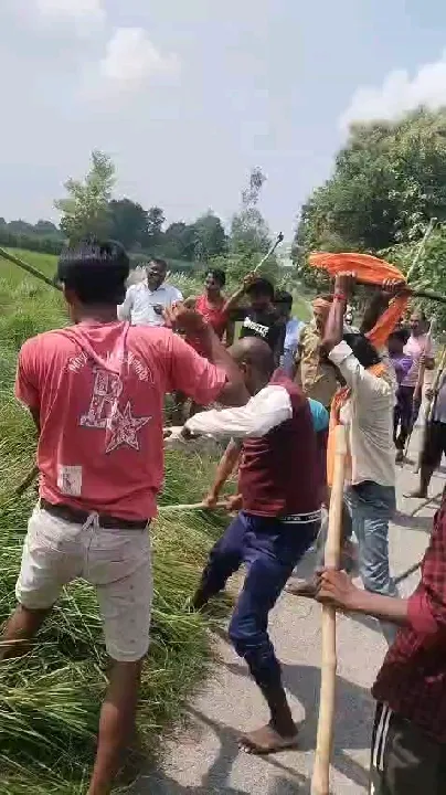 ग्रामीणों ने मार गिराया जंगली सूअर, सोशल मीडिया पर वायरल हुई खौफनाक खबर