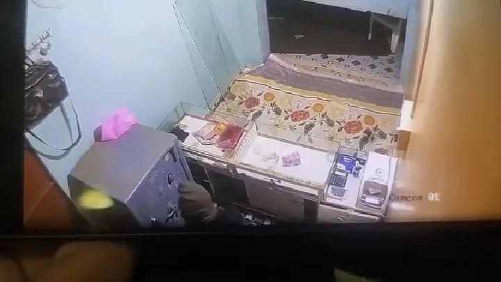 🚨 पटेरा में लाखों की चोरी! CCTV फुटेज आया सामने
