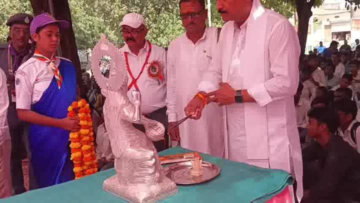 विधायक ने बढ़ाया स्काउट-गाइड के उत्साह, बताया आत्मनिर्भरता का साधन